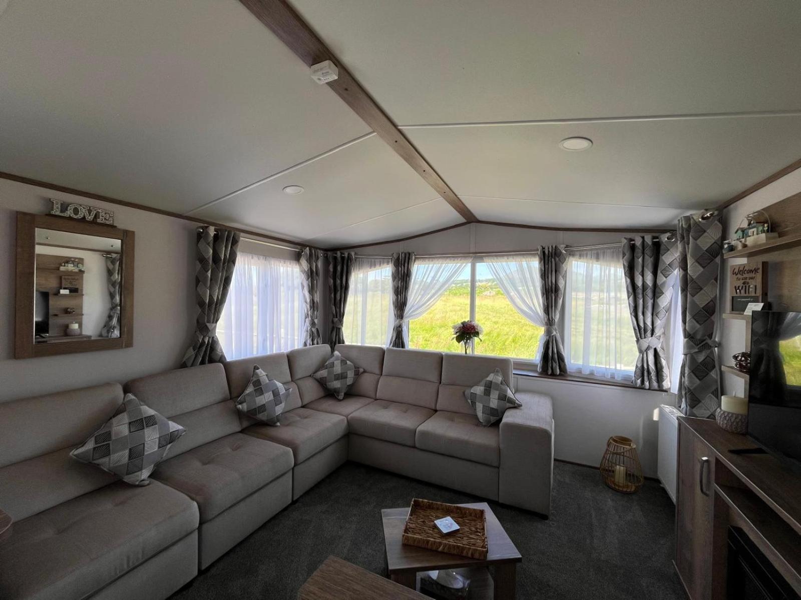 Llanddwywe Visma Caravan מראה חיצוני תמונה