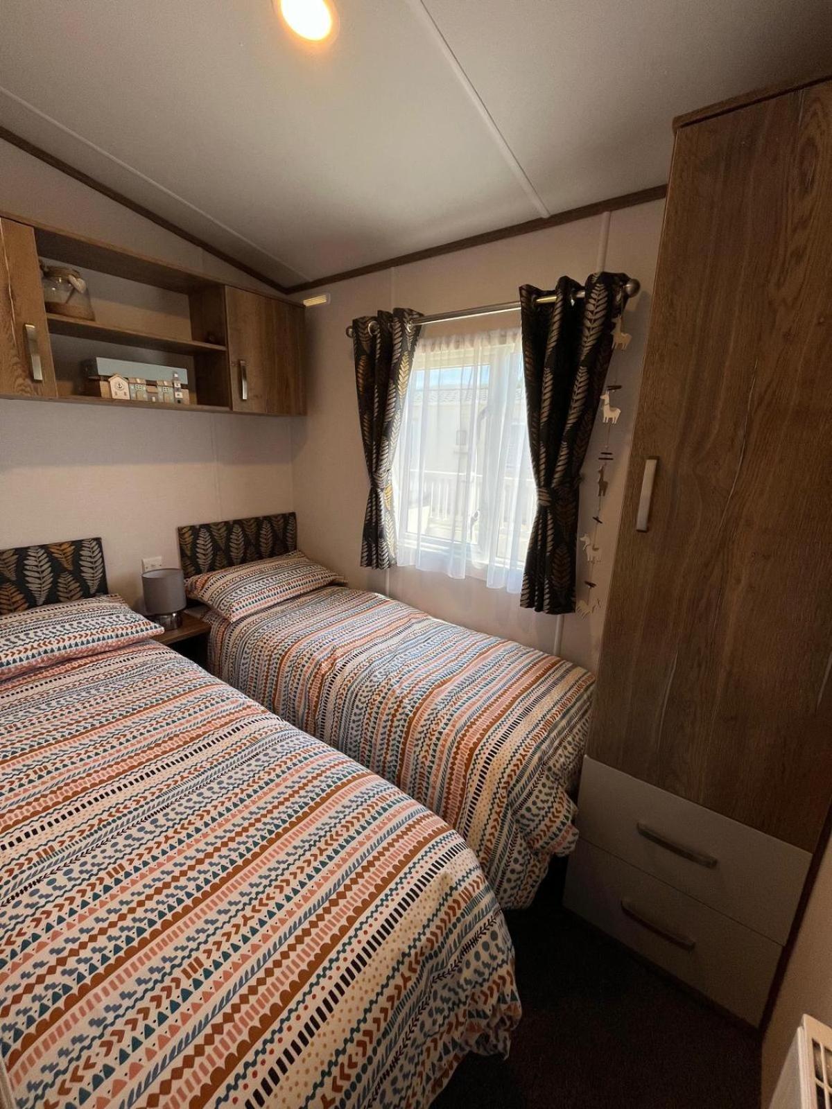 Llanddwywe Visma Caravan מראה חיצוני תמונה