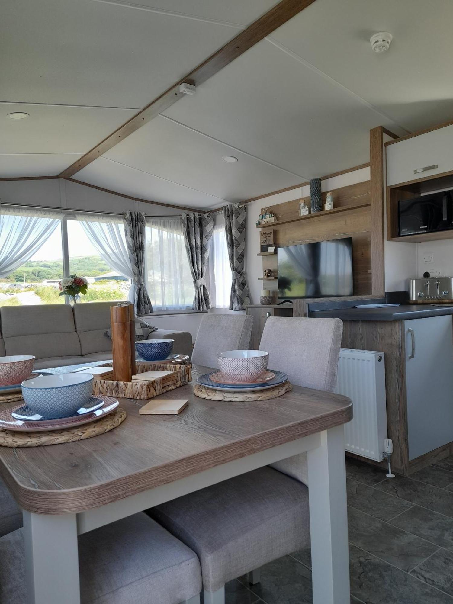 Llanddwywe Visma Caravan מראה חיצוני תמונה
